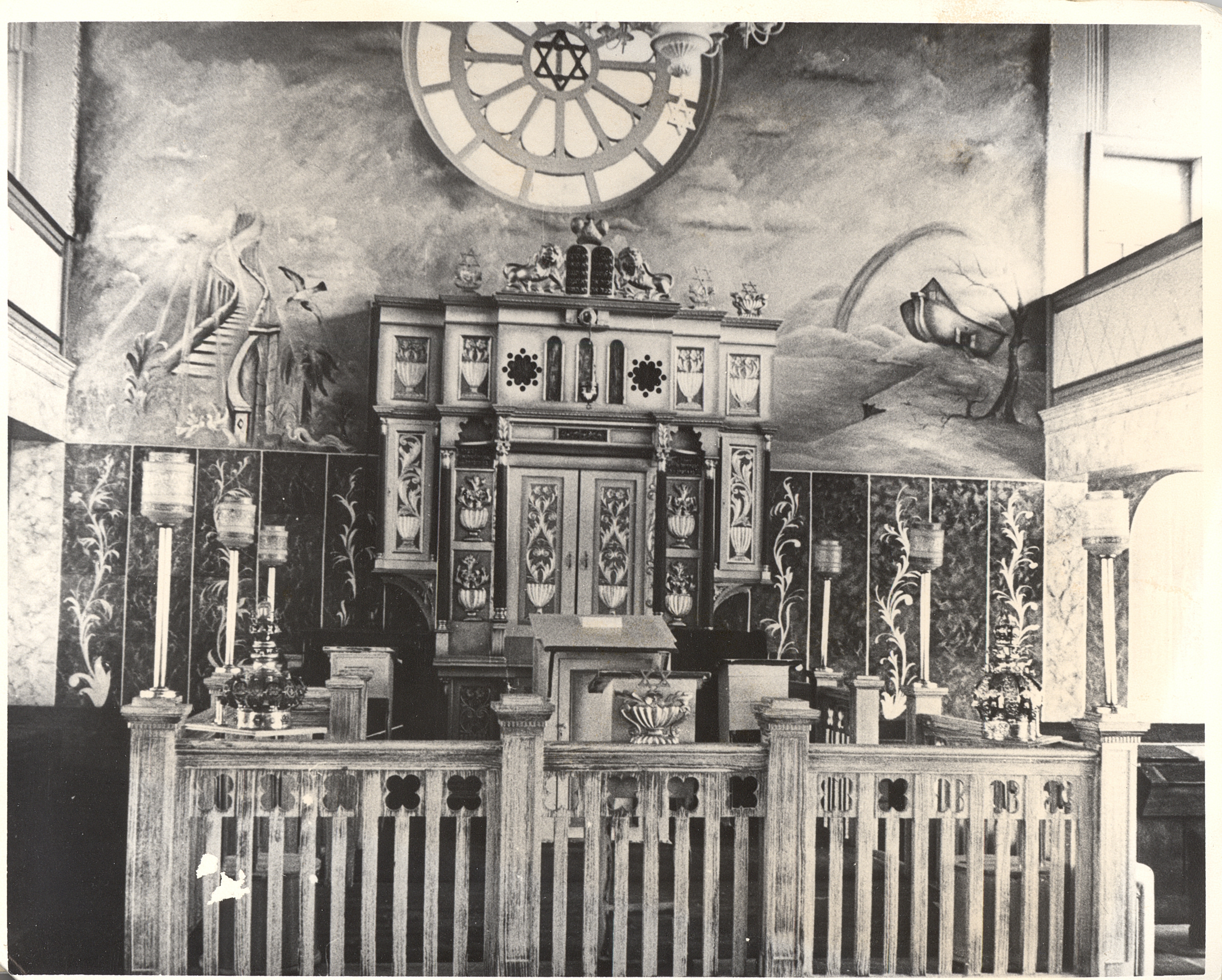 Beth Hamedrash Hagodol interior